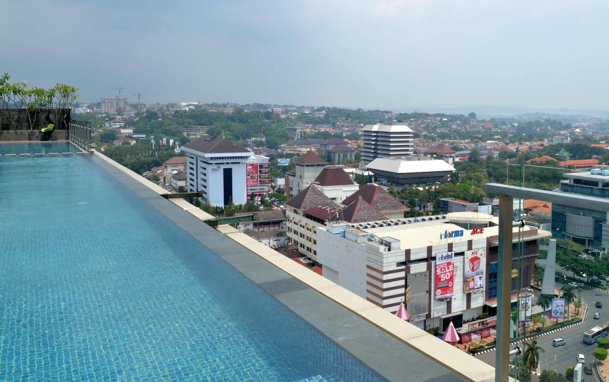 Louis Kienne Hotel Simpang Lima Semarang Exterior foto